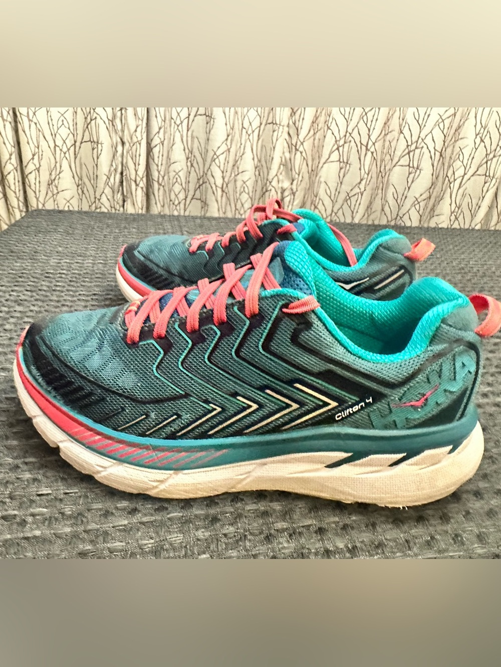 Hoka One One Clifton 4 teal and pink running sneakers. F272171 Women’s size 8.5